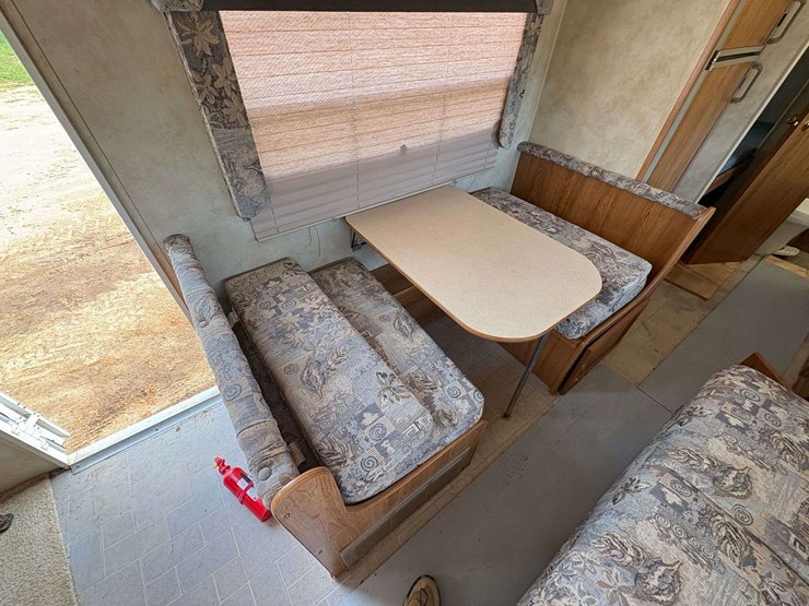 2004-palomino-"thoroughbred"-travel-trailer-image-14