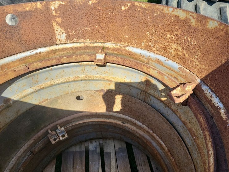(1)-pair-of-18.4-38-t-rail-duals-image-7