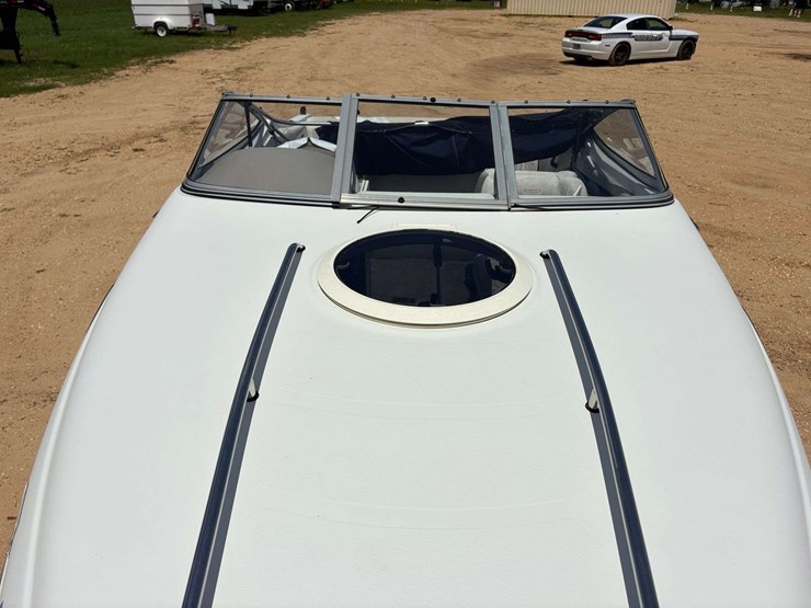 2004-stingray-200cs-cabin-boat-w/trailer-image-16