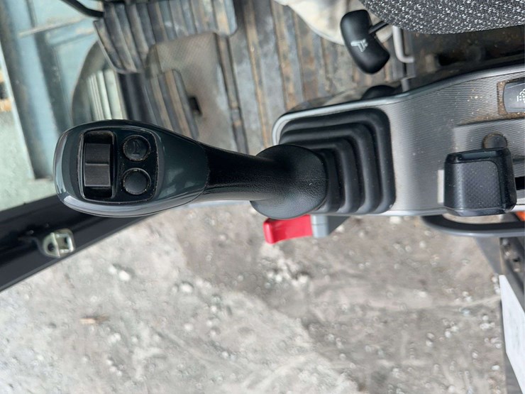 2023-develon-dx89r-excavator-with-2-buckets-image-39