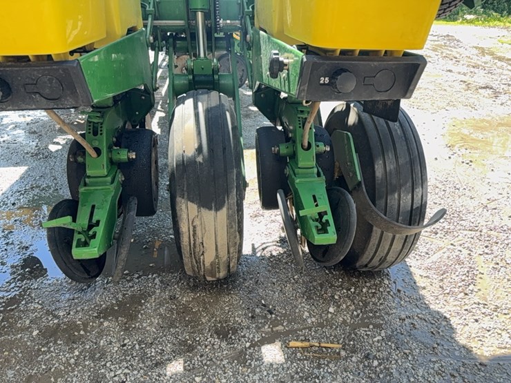 john-deere-1770-image-32