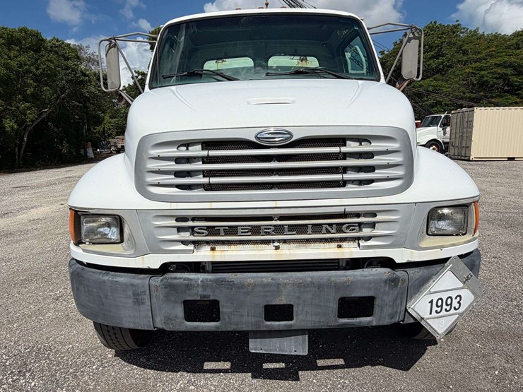 2002-sterling-m8500-image-7