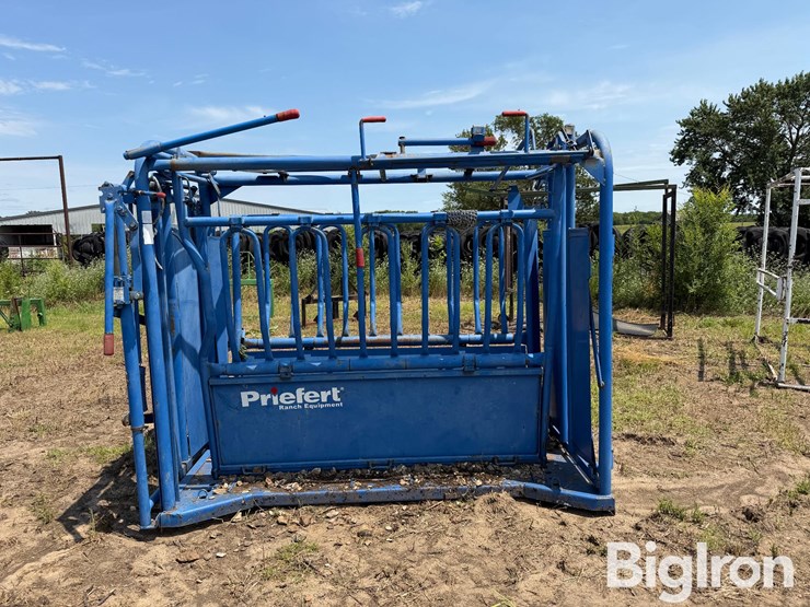 priefert-squeeze-chute-image-8
