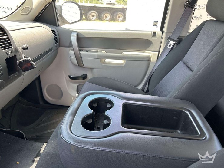2013-chevrolet-silverado-image-17