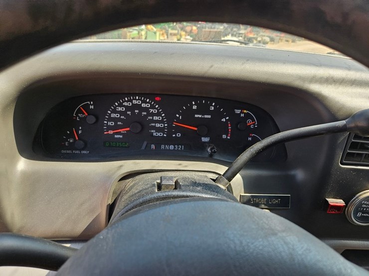 2003-ford-f550-image-27