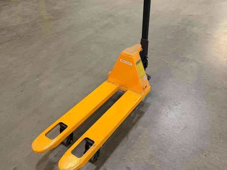 manual-pallet-jack-image-2