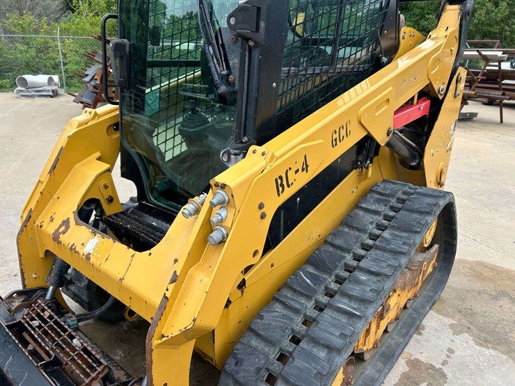 2015-caterpillar-259d-image-11