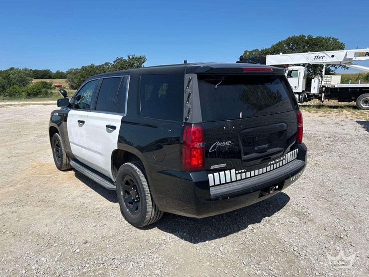 2016-chevrolet-tahoe-image-2