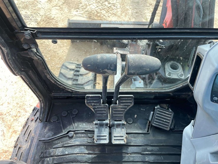 2014-kubota-kx040-4-image-15