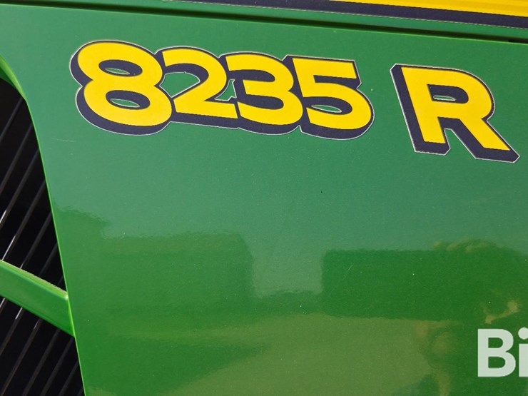 2013-john-deere-8235r-image-11