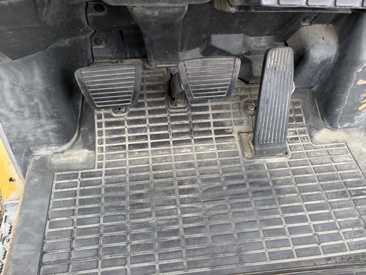 2016-caterpillar-2c6000-image-24