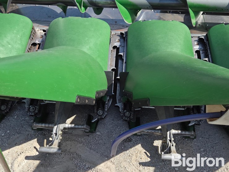 2017-john-deere-608c-image-13