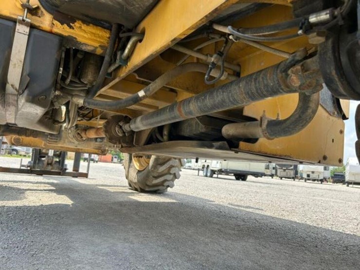 2015-caterpillar-th417c-gc-4wd-telehandler-yc5a125-image-44