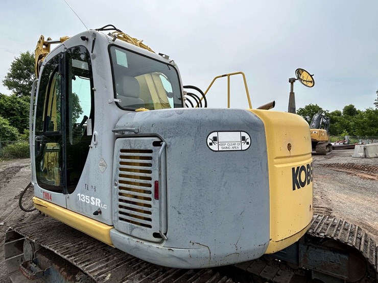 2003-kobelco-sk135sr-lc-image-9