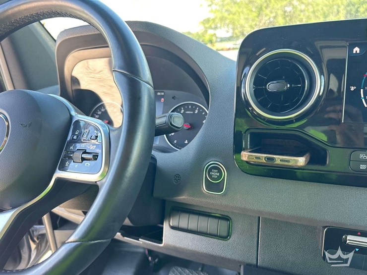 20211-mecedes-benz-sprinter-4500-modified-food-catering-van-image-16