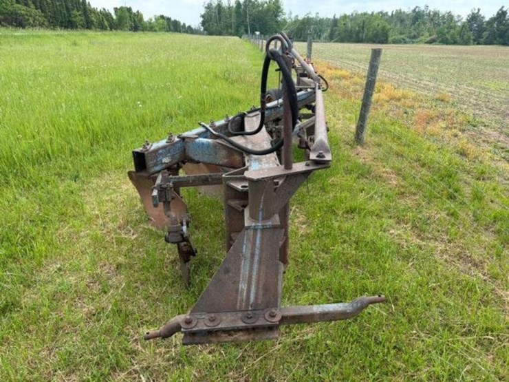 white-5-furrow-plow-image-18