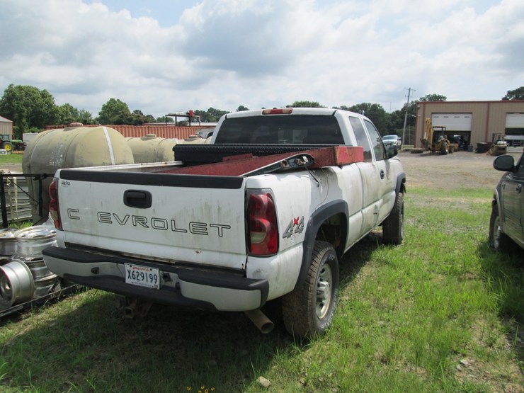 2006-chevrolet-2500hd-image-3