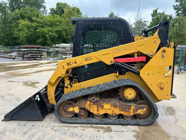 2015-caterpillar-259d-image-3