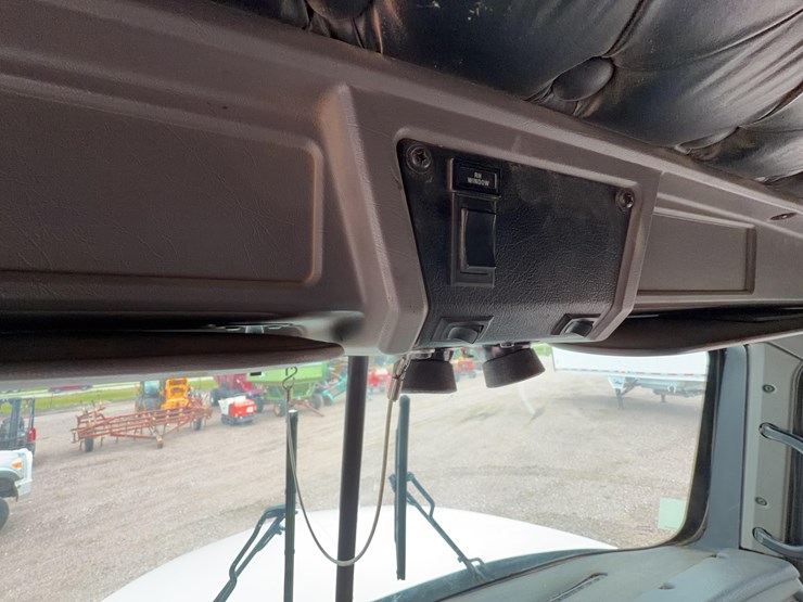 2006-kenworth-t800-image-18