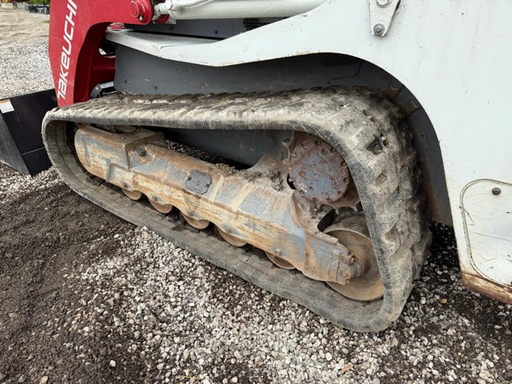 2022-takeuchi-tl12r2-image-17