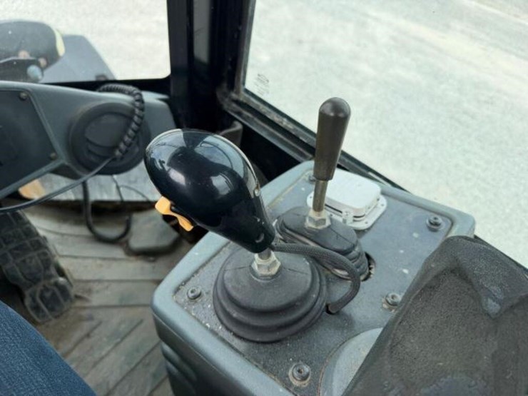 2010-caterpillar-924h-image-7