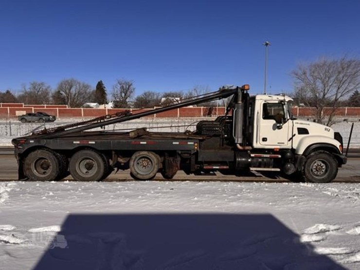 2006-mack-cv713-granite-rolloff-truck-image-1