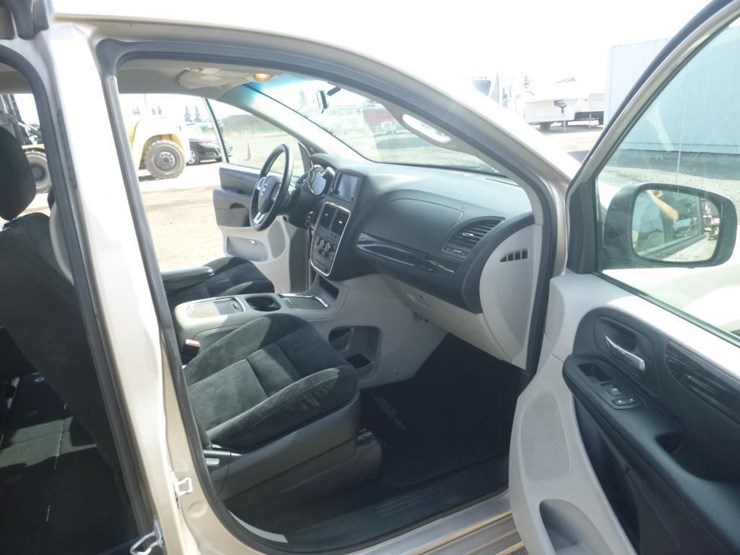 2014-dodge-grand-caravan-image-6