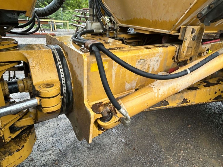 2008-caterpillar-725-image-16