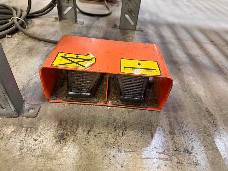 lee-l36-30-electric-hydraulic-scissor-lift-image-7