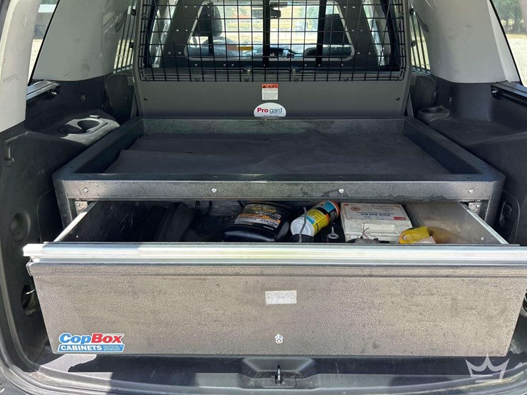 2016-chevrolet-tahoe-image-21