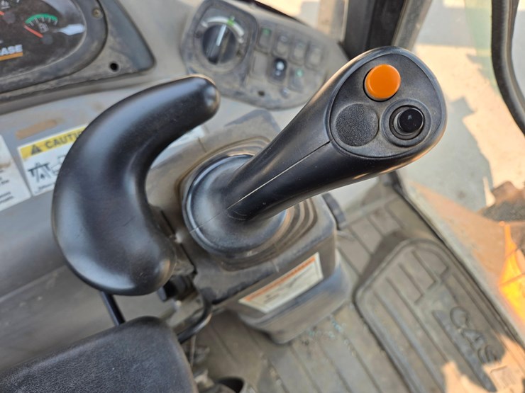 2015-case-590sn-image-9