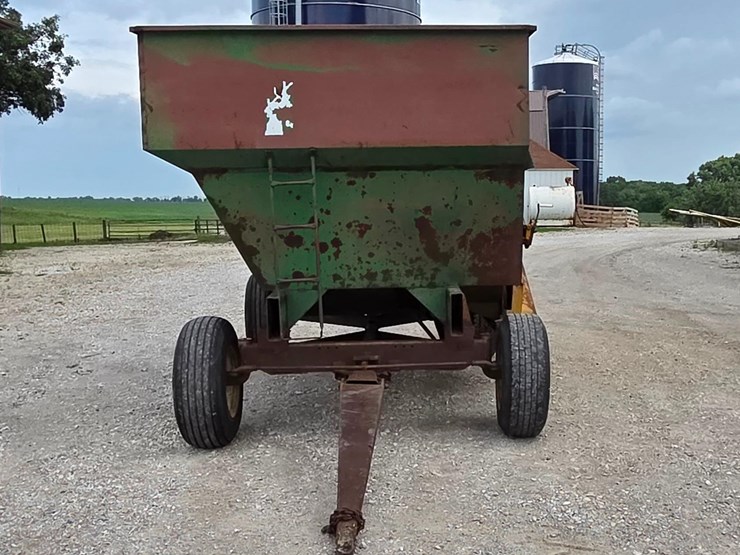 dakon-1212-dakon-gravity-wagon-with-hydraulic-auger-image-2