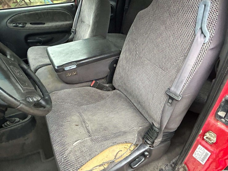 2001-dodge-2500-image-30