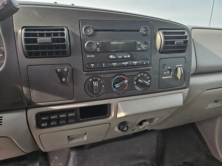 2007-ford-f550-image-31