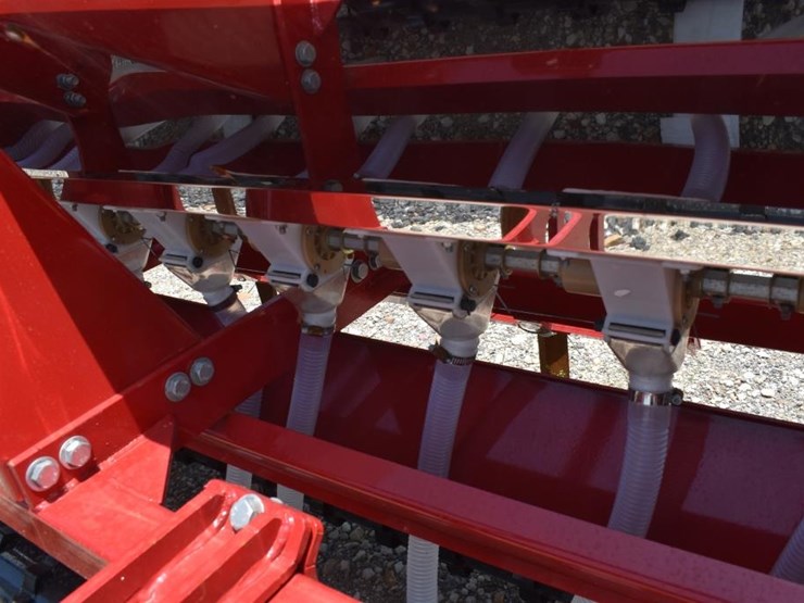 3pt-or-skid-steer-no-till-seeder-image-8