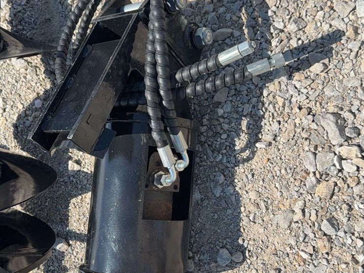 hydraulic-auger-attachment-with-two-augers-image-5