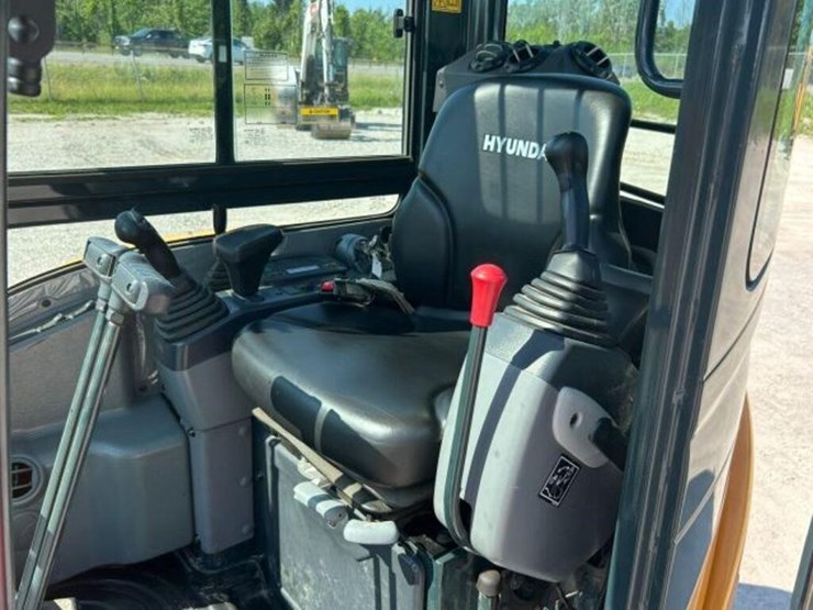 2021-hyundai-robex-35z-9a-image-16