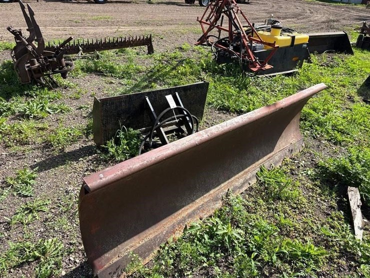 universal-attach-90"-snowplow-image-5