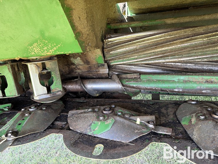 2020-john-deere-w235-image-18