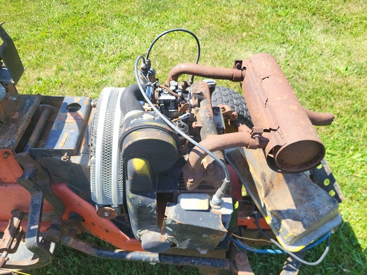 simplicity-garden-tractor-w/engine-and-hydrostat-transmission---parts-image-19