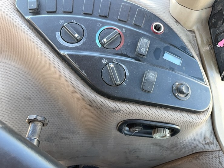 2004-case-ih-mx230-image-38