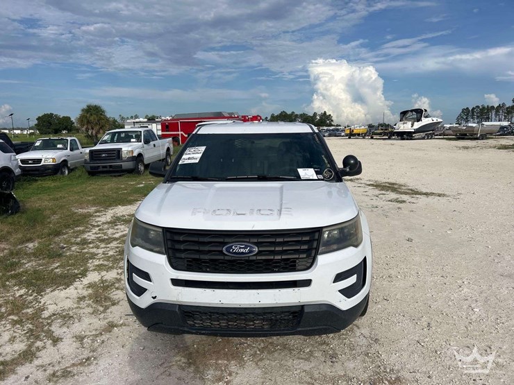 2017-ford-explorer-image-21