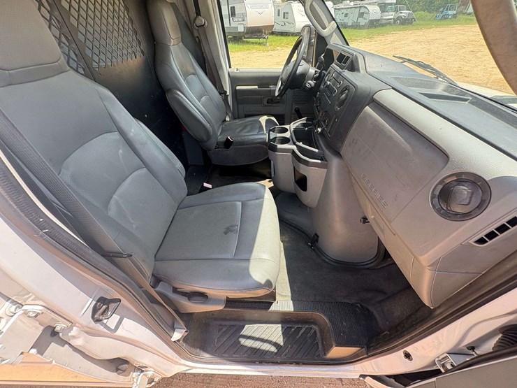 2013-utility-van-image-25
