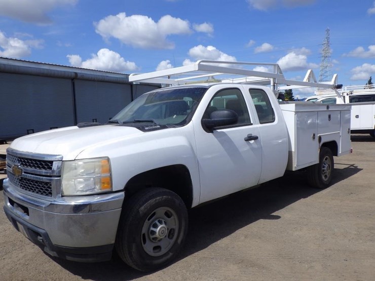 2011-chevrolet-2500-image-2