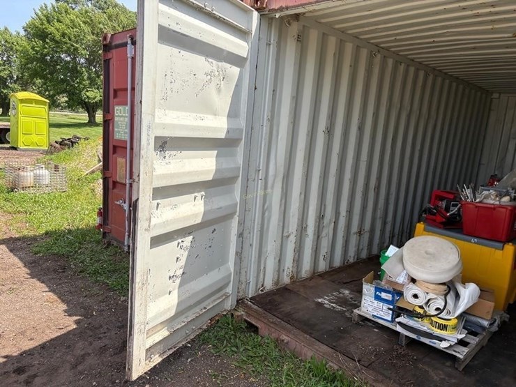 20'-shipping-container-image-4