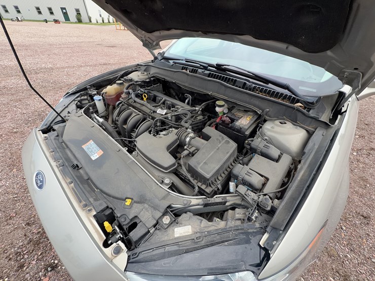 2015-ford-fusion-se-image-9