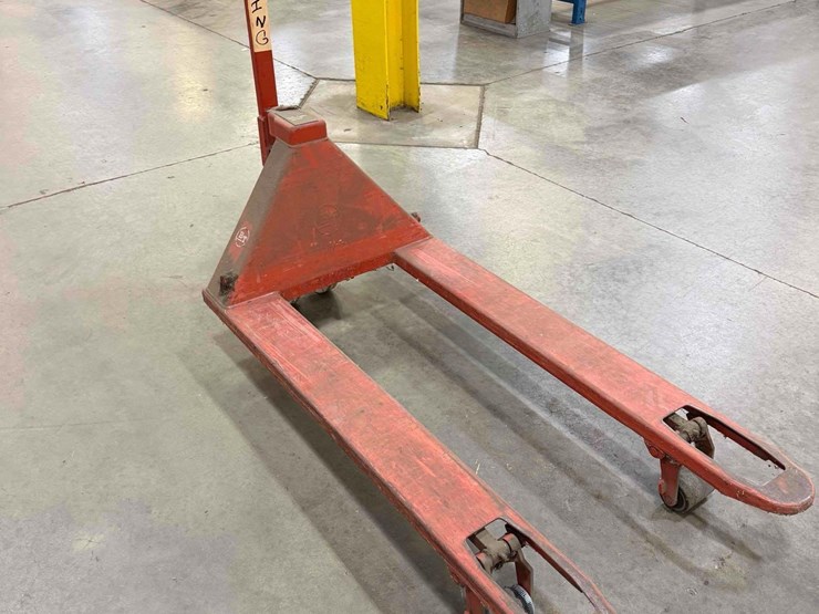 manual-pallet-jack-image-3