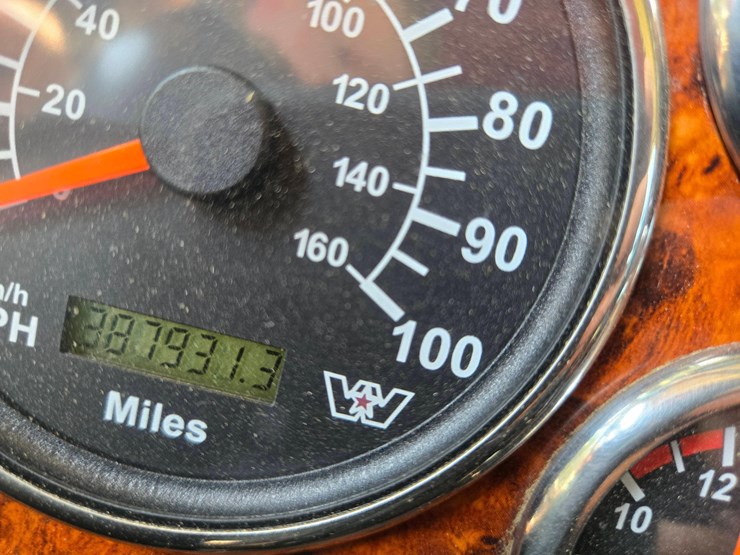 2011-western-star-4900fa-image-12