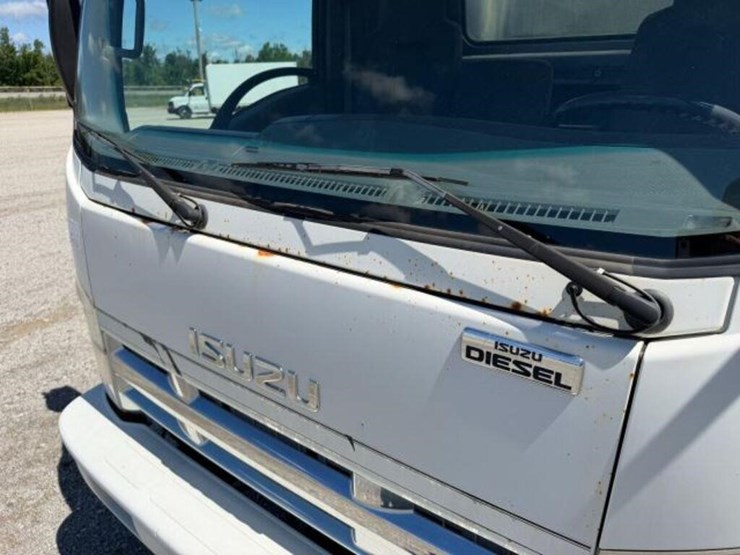 2015-isuzu-nrr-image-39