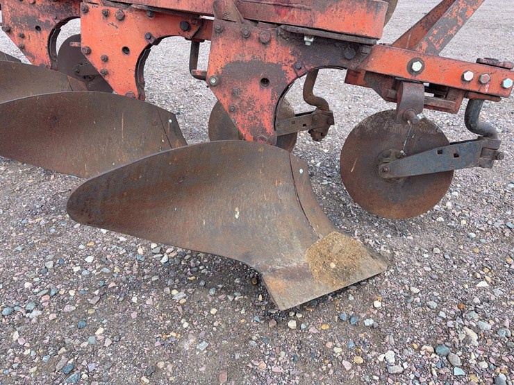 j.i.-case-4-bottom-plow-image-8